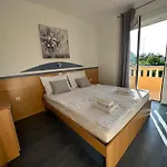 Apartament Stela *