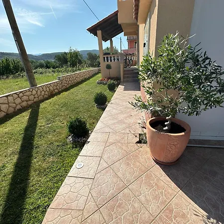 Apartament Stela *