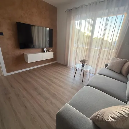 Apartament Stela *