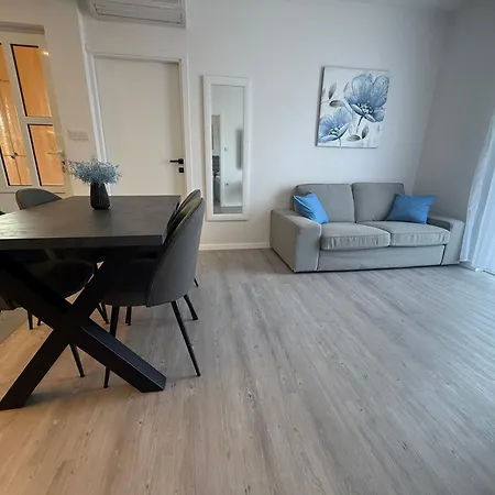 Apartament Stela *