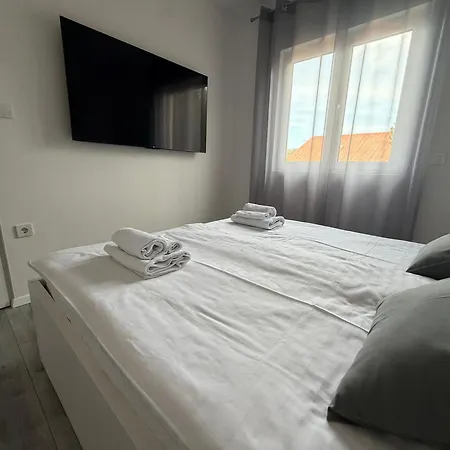 Apartament Stela *
