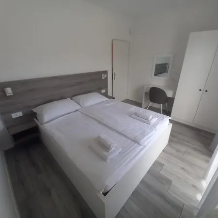 Stela Apartman Rab Town