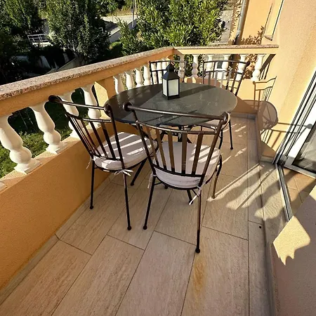 Stela Apartman *