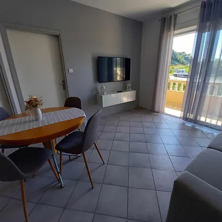 Stela Apartman